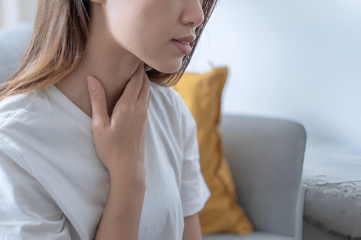 Why Is My Throat So Dry? Common Causes and Solutions